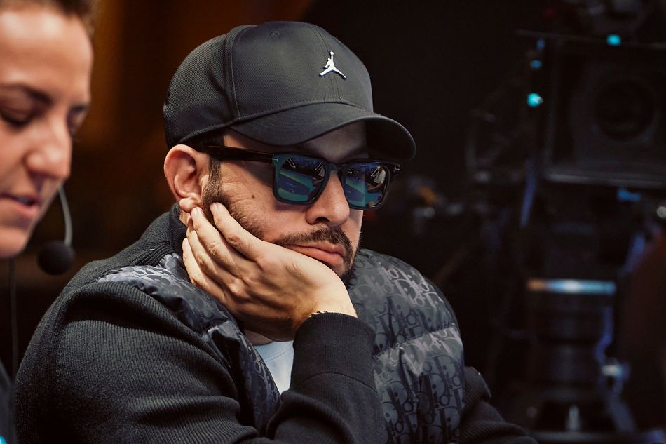 เหตุการณ์ชุลมุนที่โต๊ะสุดท้าย WSOP เมื่อ Eric Wasserson ช้าในการเปิดไพ่