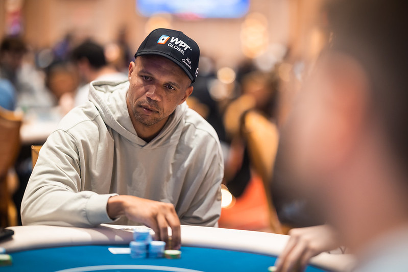 ฟิล ไอวีย์ (Phil Ivey) มีชิปกองใหญ่ก่อนเข้าสู่ช่วงบับเบิลในศึก WPT World Championship
