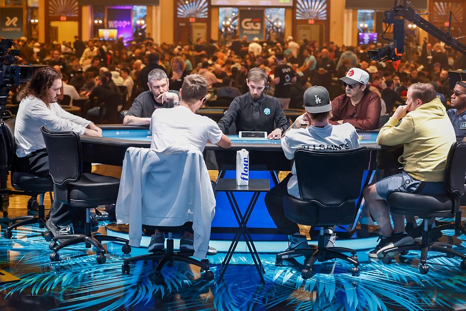 WSOP Super Main Event ยอดผู้เข้าร่วมทะลุ 2,000 ราย หลังก้าวสู่วันแข่งขันที่ 1C อย่างดุเดือด