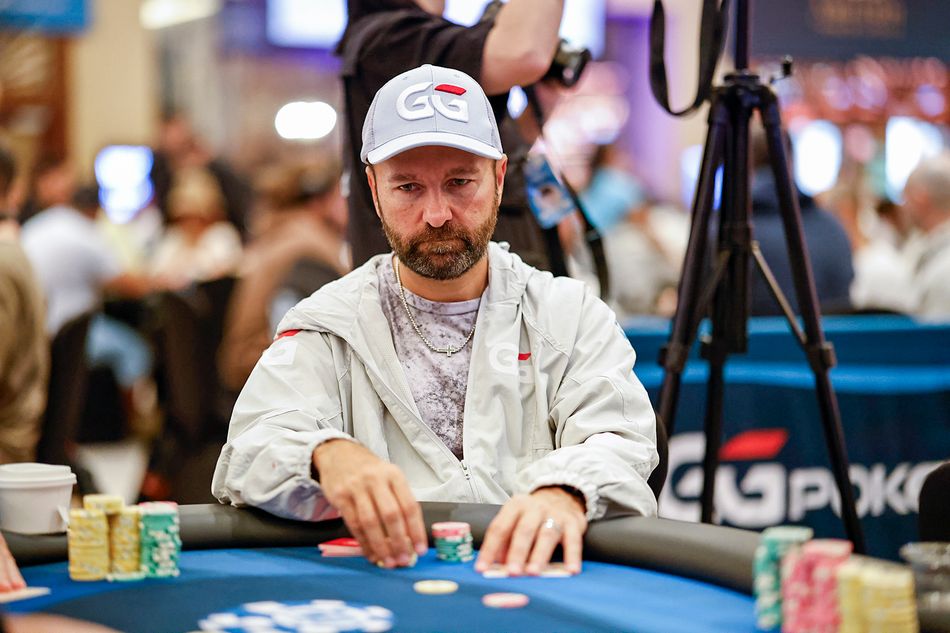 ความยากลำบากของ Daniel Negreanu ในวันแข่งขันวันที่ 2A ของ WSOP Super Main Event