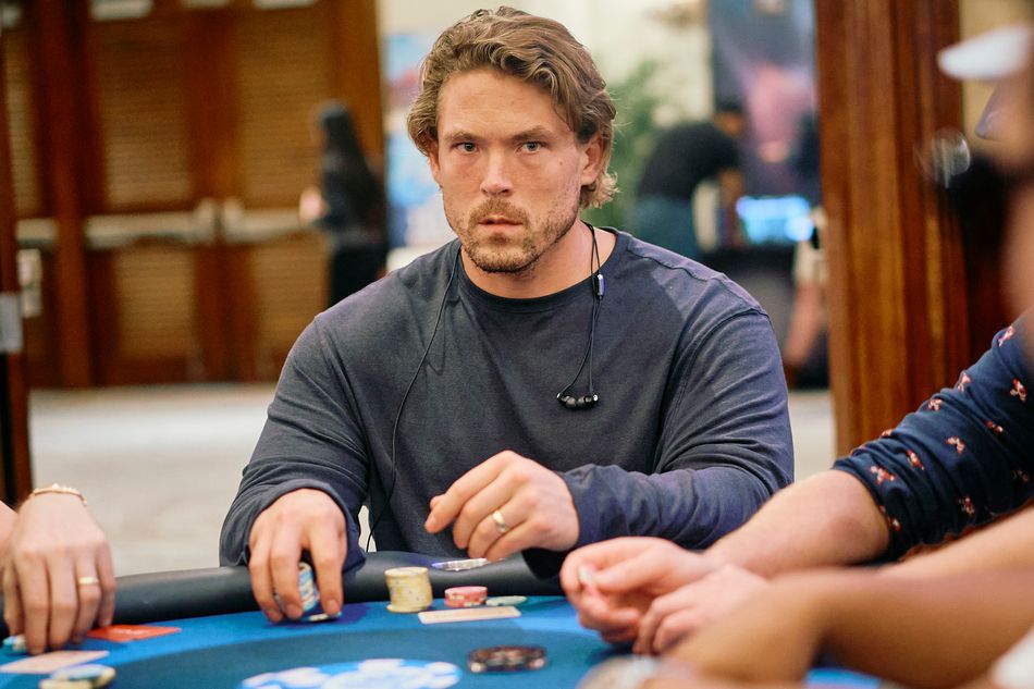 บรรดานักโป๊กเกอร์ชื่อดังคว้าชัยขณะนักโป๊กเกอร์ชาวอังกฤษนำในวันแรกของ WSOP Super Main Event