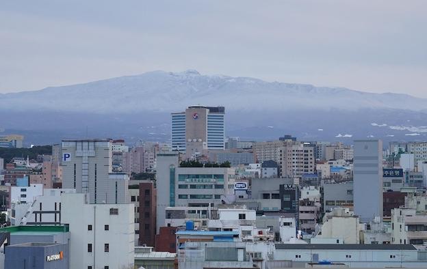 ชาวเกาะเชจูแบ่งความคิดเห็นเรื่องคาสิโนกับการท่องเที่ยวต่างประเทศ
