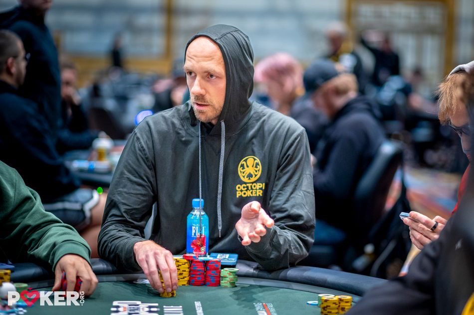 การแข่งขันโป๊กเกอร์ระหว่างมือสมัครเล่นและสุดยอดสมองโป๊กเกอร์ Stephen Chidwick (สตีเฟ่น ชิดวิก)