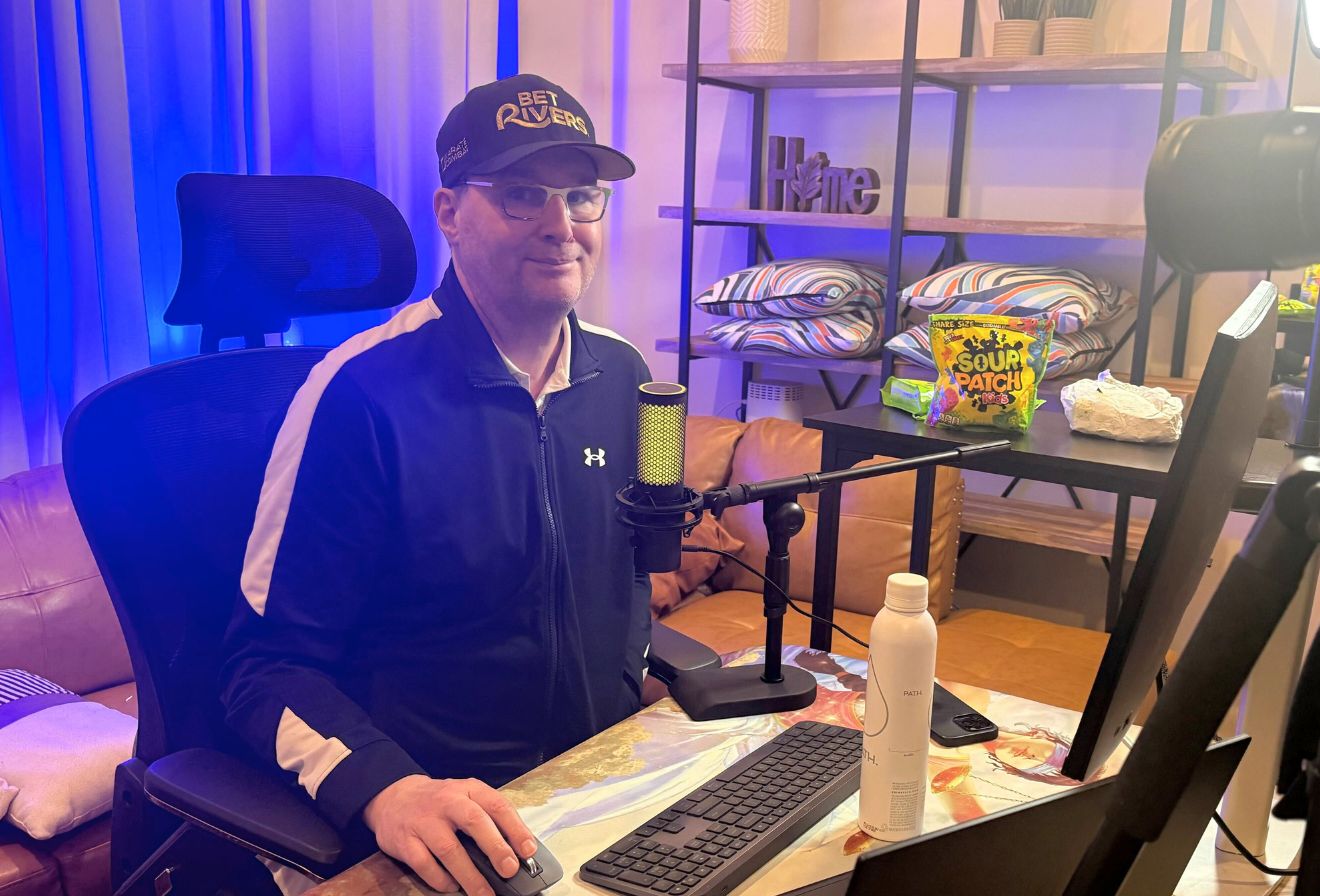 Phil Hellmuth เล่นทุกมือในทัวร์นาเมนต์โป๊กเกอร์ออนไลน์