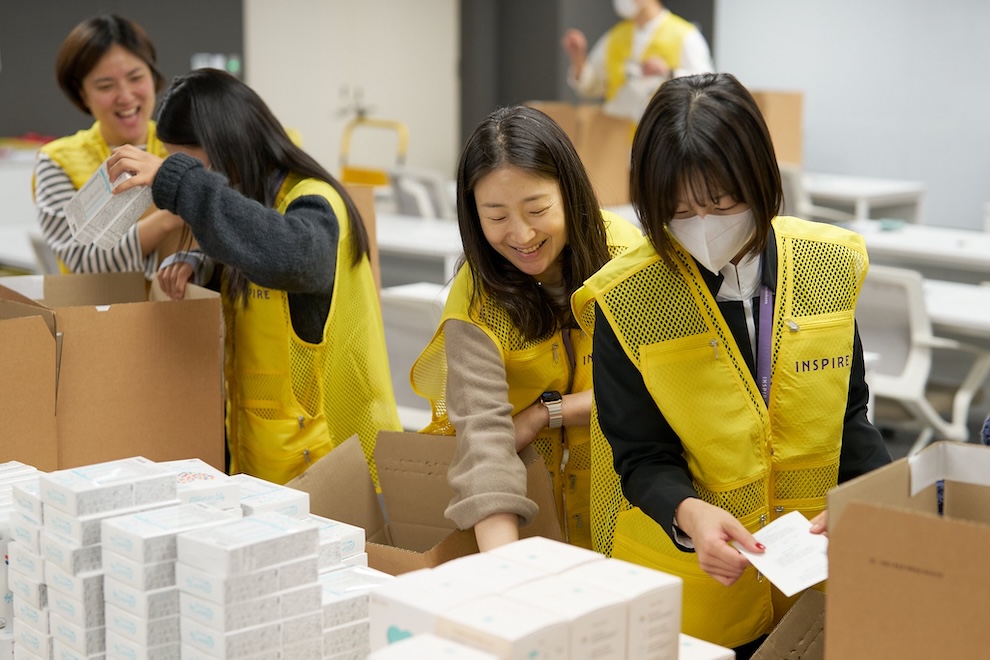 พนักงานรีสอร์ท Inspire ที่เกาหลีใต้จัดทำชุดสนับสนุนช่วยเหลือเด็กในชุมชน