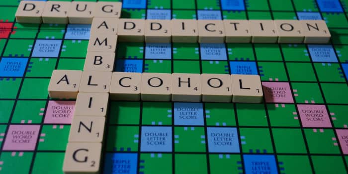 ตำรวจรัฐคอนเนตทิคัตตกเป็นข่าวหลังถูกกล่าวหาขโมยเงินเพื่อเล่นการพนัน