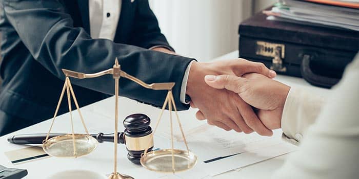 ชายคนหนึ่งถูกตัดสินว่ามีความผิดฐานฆาตกรรม แม้ไม่มีศพและอาวุธ