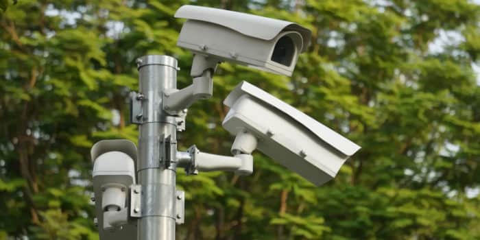 นักสตรีมเมอร์พลิกเงิน 20,000 ดอลลาร์เป็น 363,971 ดอลลาร์ด้วยการเดิมพันจำนวนรถยนต์ผ่านไฟจราจรสด