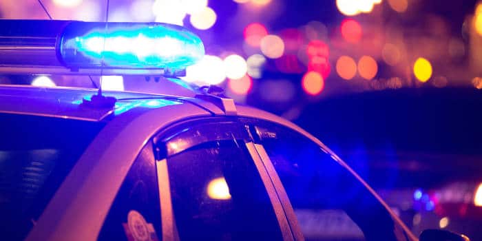 ผู้ชายเล่นพนันบนมือถือขณะขับรถ ชนรถหลายคันในอังกฤษ